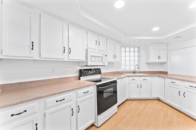 4290 Hazel Avenue C, Palm Beach Gardens, FL 33410