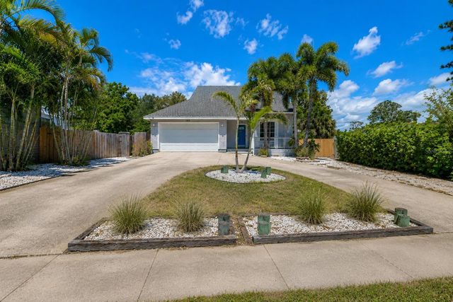 703 RIVERSIDE DRIVE, Tarpon Springs, FL 34689
