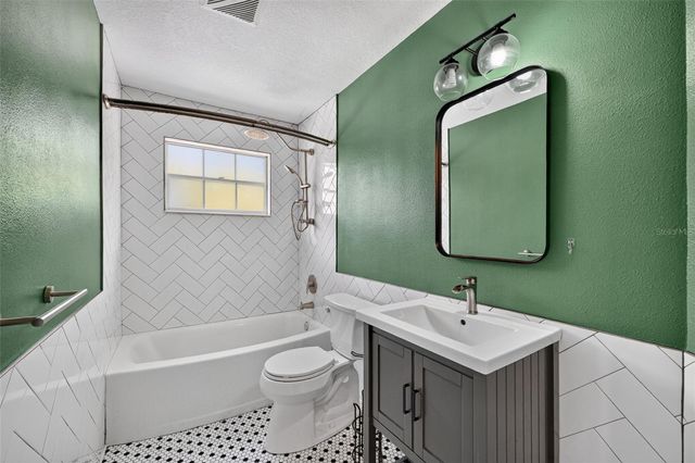 703 RIVERSIDE DRIVE, Tarpon Springs, FL 34689