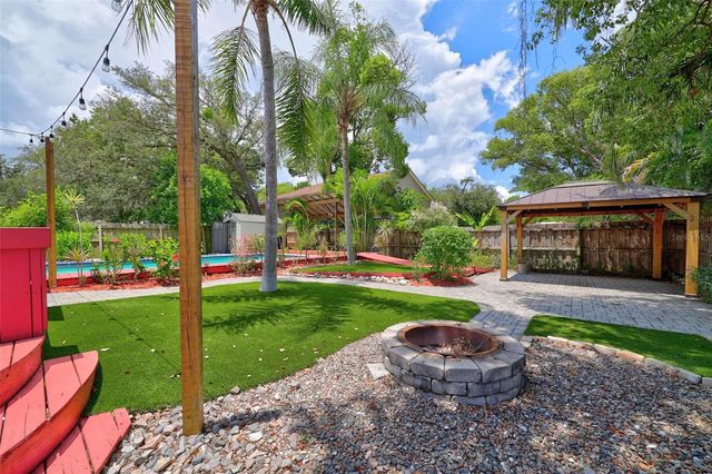 703 RIVERSIDE DRIVE, Tarpon Springs, FL 34689