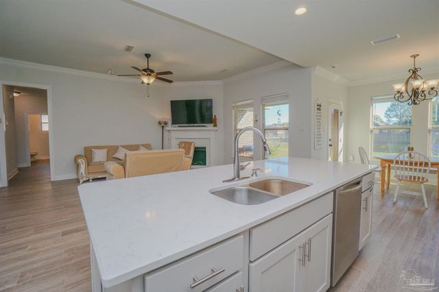 9953 Suwanee Ln, Pensacola, FL 32526