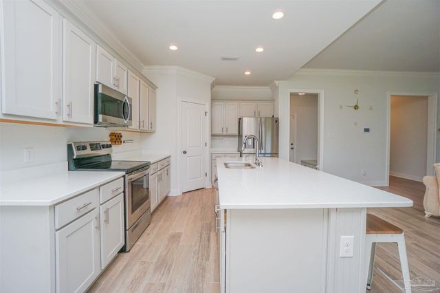 9953 Suwanee Ln, Pensacola, FL 32526