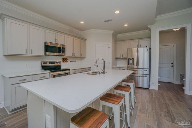 9953 Suwanee Ln, Pensacola, FL 32526