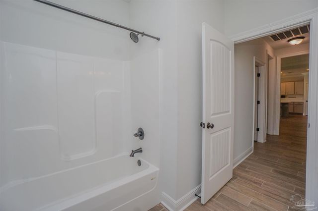 9953 Suwanee Ln, Pensacola, FL 32526