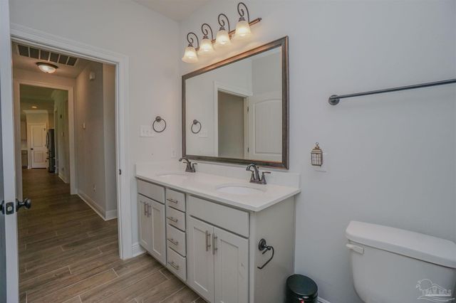 9953 Suwanee Ln, Pensacola, FL 32526