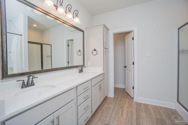 9953 Suwanee Ln, Pensacola, FL 32526