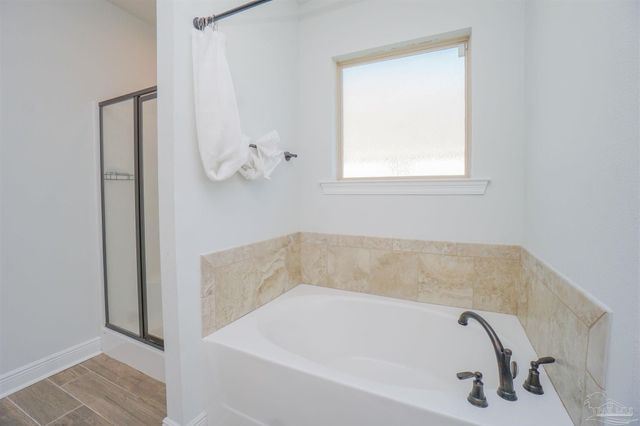 9953 Suwanee Ln, Pensacola, FL 32526