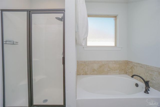 9953 Suwanee Ln, Pensacola, FL 32526