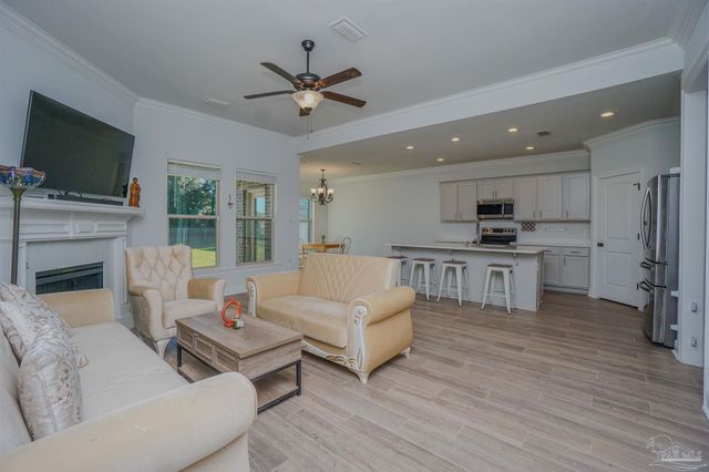 9953 Suwanee Ln, Pensacola, FL 32526