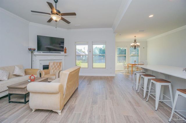 9953 Suwanee Ln, Pensacola, FL 32526