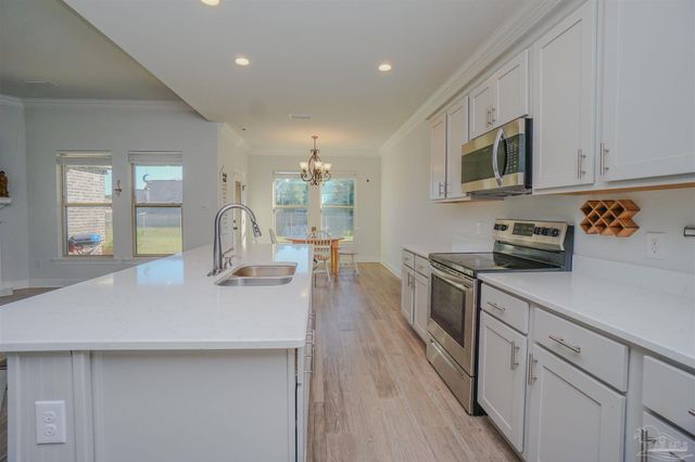 9953 Suwanee Ln, Pensacola, FL 32526