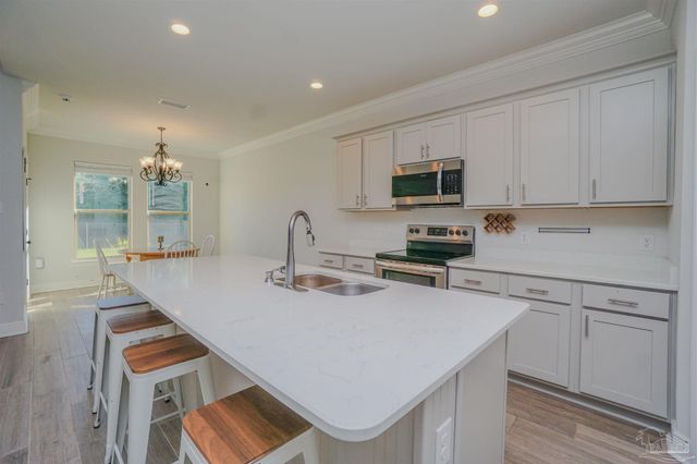 9953 Suwanee Ln, Pensacola, FL 32526