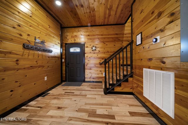 1156 Hemlock Drive, Gatlinburg, TN 37738