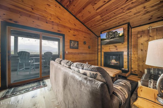 1156 Hemlock Drive, Gatlinburg, TN 37738