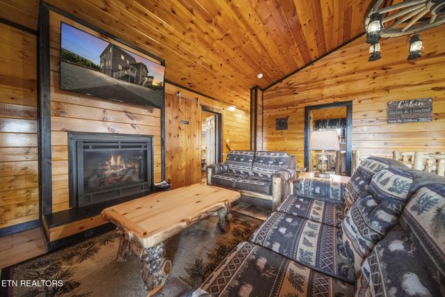 1156 Hemlock Drive, Gatlinburg, TN 37738