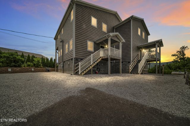 1156 Hemlock Drive, Gatlinburg, TN 37738