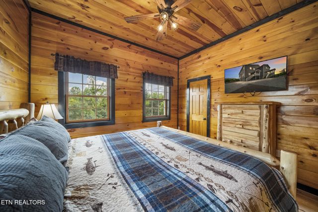 1156 Hemlock Drive, Gatlinburg, TN 37738