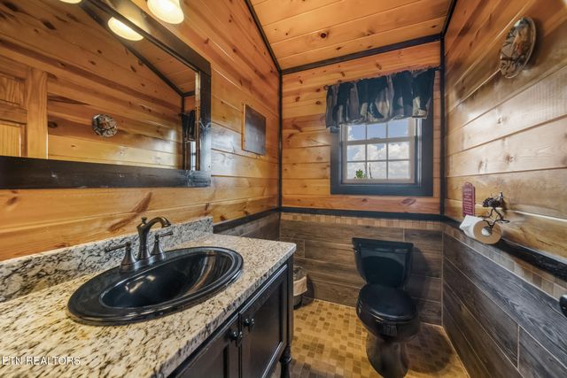 1156 Hemlock Drive, Gatlinburg, TN 37738