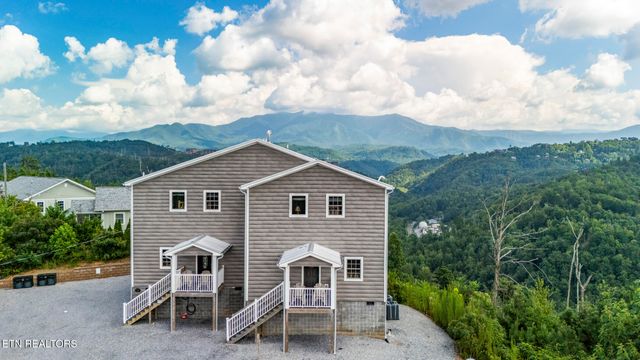 1156 Hemlock Drive, Gatlinburg, TN 37738