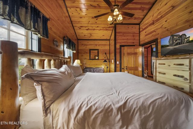 1156 Hemlock Drive, Gatlinburg, TN 37738