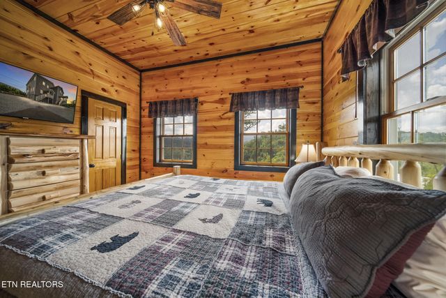 1156 Hemlock Drive, Gatlinburg, TN 37738