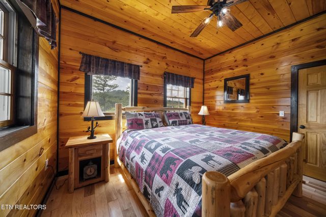 1156 Hemlock Drive, Gatlinburg, TN 37738