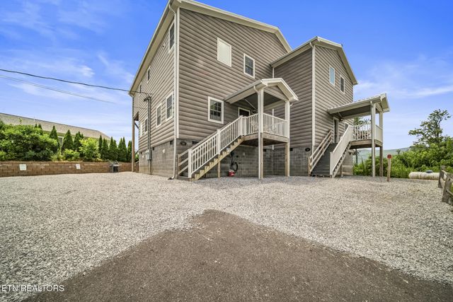 1156 Hemlock Drive, Gatlinburg, TN 37738