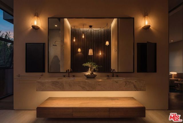 530 N La Jolla Avenue, Los Angeles, CA 90048