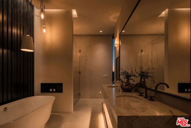 530 N La Jolla Avenue, Los Angeles, CA 90048