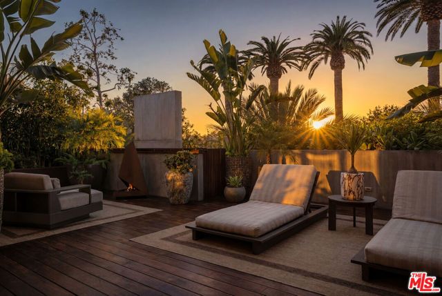 530 N La Jolla Avenue, Los Angeles, CA 90048