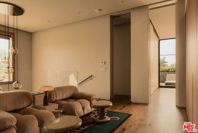 530 N La Jolla Avenue, Los Angeles, CA 90048