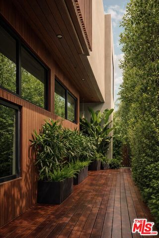 530 N La Jolla Avenue, Los Angeles, CA 90048