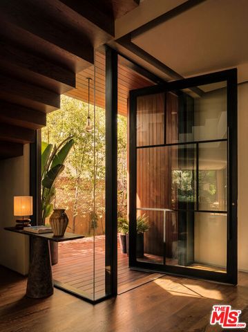 530 N La Jolla Avenue, Los Angeles, CA 90048