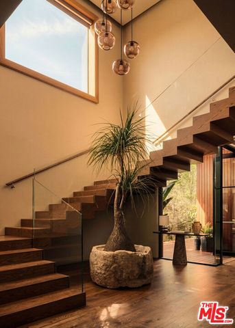 530 N La Jolla Avenue, Los Angeles, CA 90048