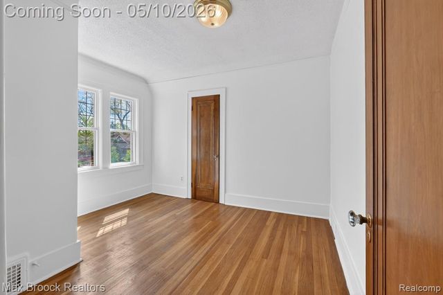 642 W Maplehurst Street, Ferndale, MI 48220