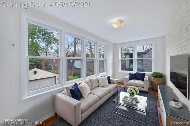 642 W Maplehurst Street, Ferndale, MI 48220