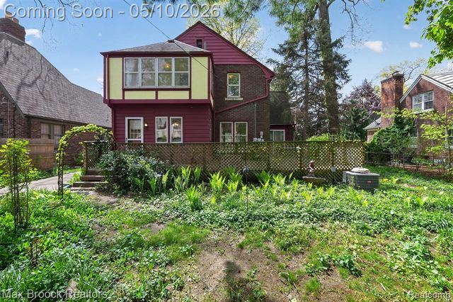 642 W Maplehurst Street, Ferndale, MI 48220