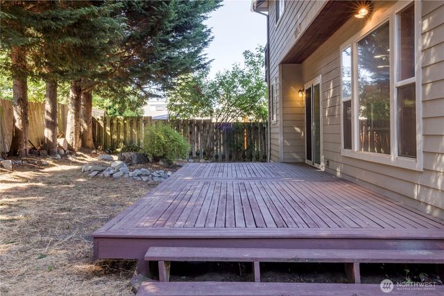 27111 141st Avenue SE, Kent, WA 98042