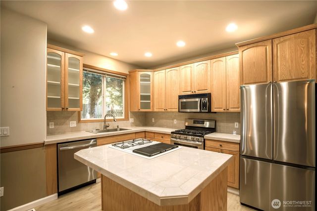 27111 141st Avenue SE, Kent, WA 98042