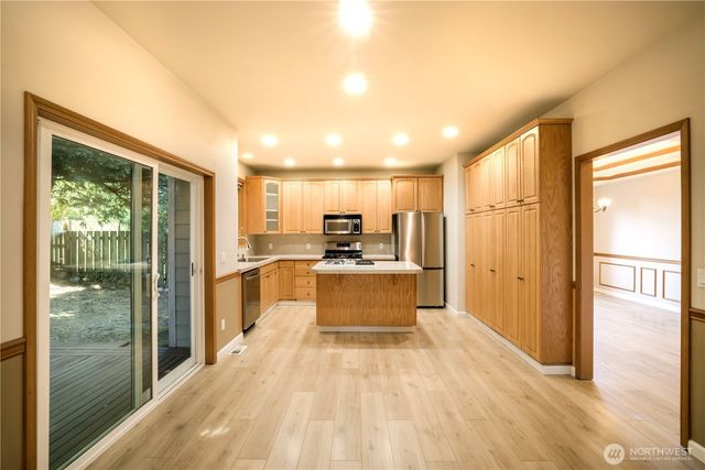 27111 141st Avenue SE, Kent, WA 98042