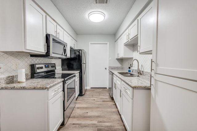 649 Timberline Drive, Hurst, TX 76053