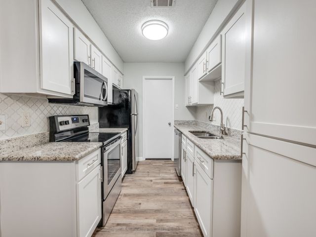 649 Timberline Drive, Hurst, TX 76053