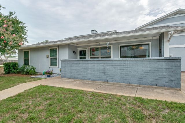 649 Timberline Drive, Hurst, TX 76053