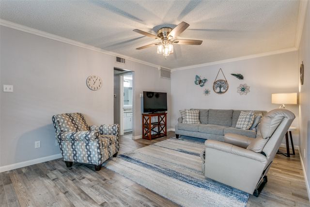 649 Timberline Drive, Hurst, TX 76053