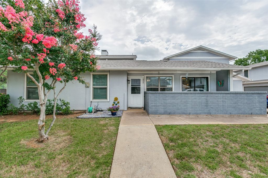 649 Timberline Drive, Hurst, TX 76053