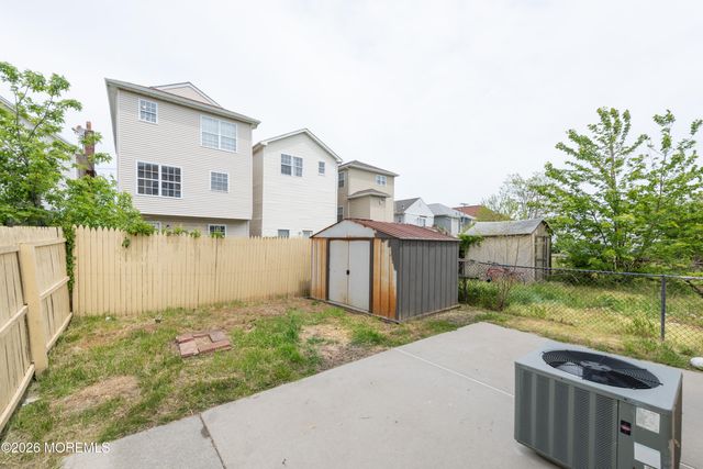 41 Seabreeze Way, Keansburg, NJ 07734