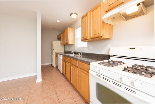 41 Seabreeze Way, Keansburg, NJ 07734