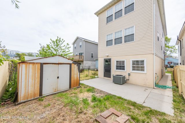 41 Seabreeze Way, Keansburg, NJ 07734