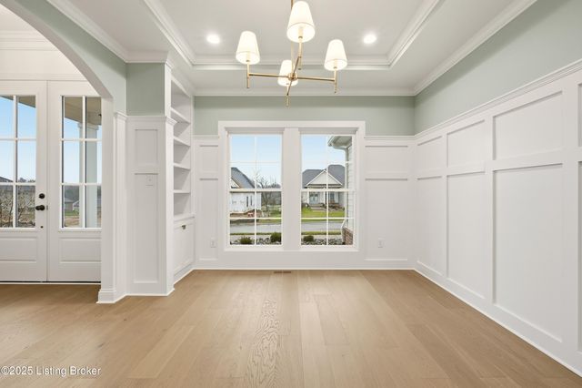 4011 Thomas Farm Dr, Louisville, KY 40299