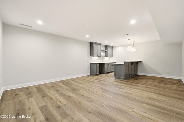 4011 Thomas Farm Dr, Louisville, KY 40299